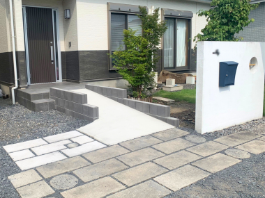 玄関ポーチ拡張・スロープ施工