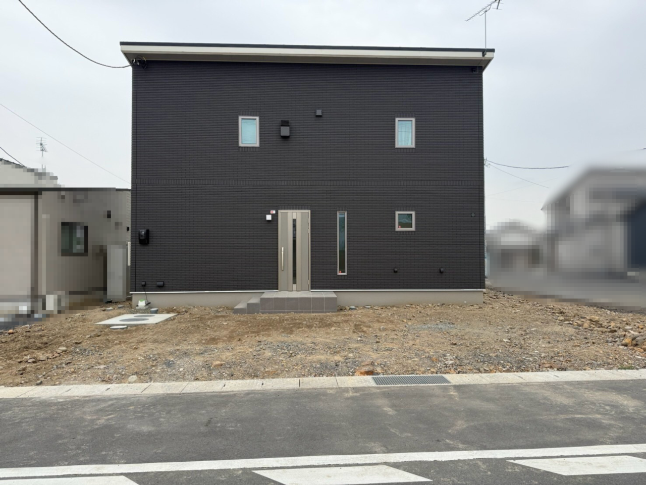 スクエアアプローチのモノトーン新築外構
